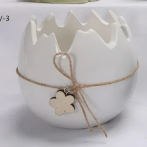 Decorate rabbit eggshells