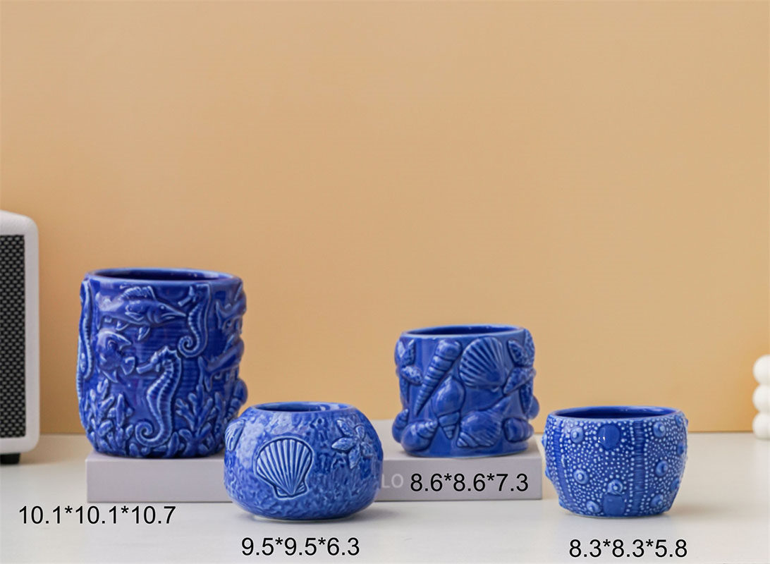 Supplier of Modern Red Vase Crafts