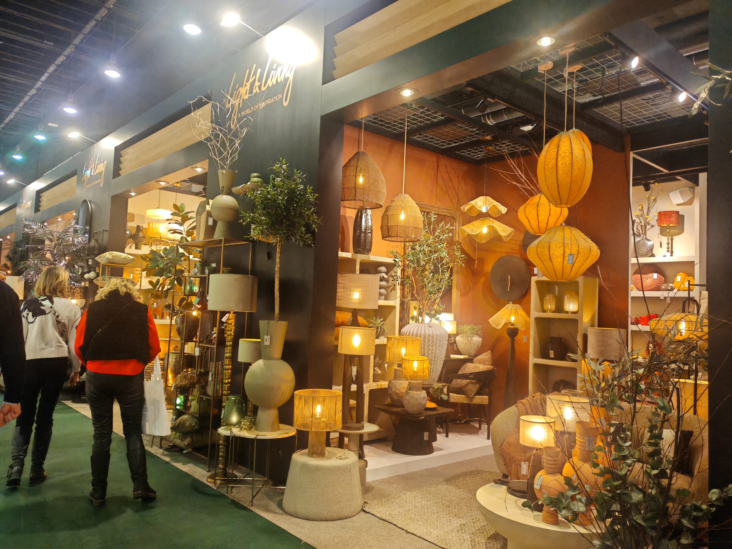 The Mantel Bundle That Actually Sells: A Retail Buyer’s Ceramic Playbook