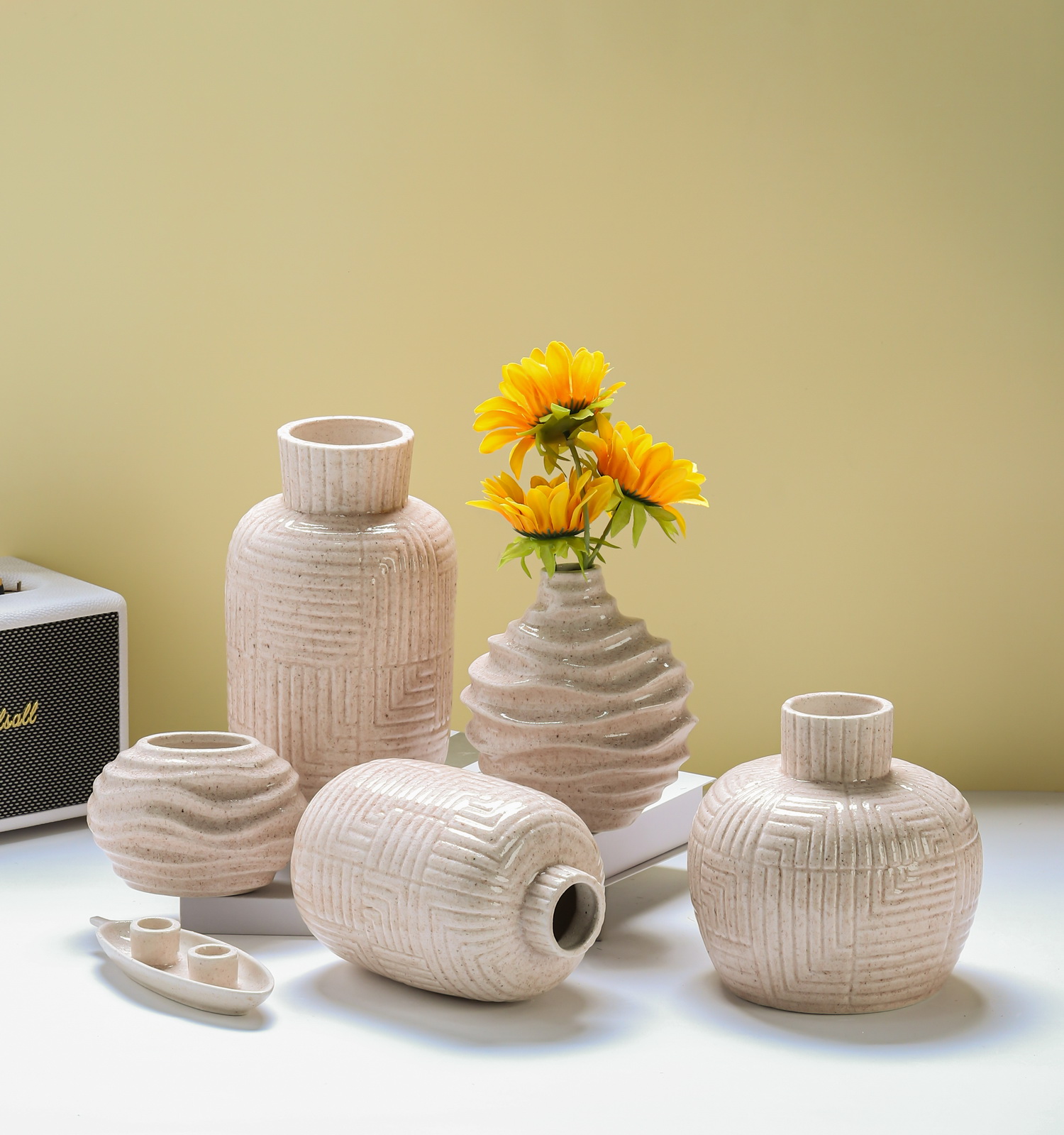 American Style Entryway Decor: Wholesale Ceramic Vases & Centerpiece Sets for Retailers