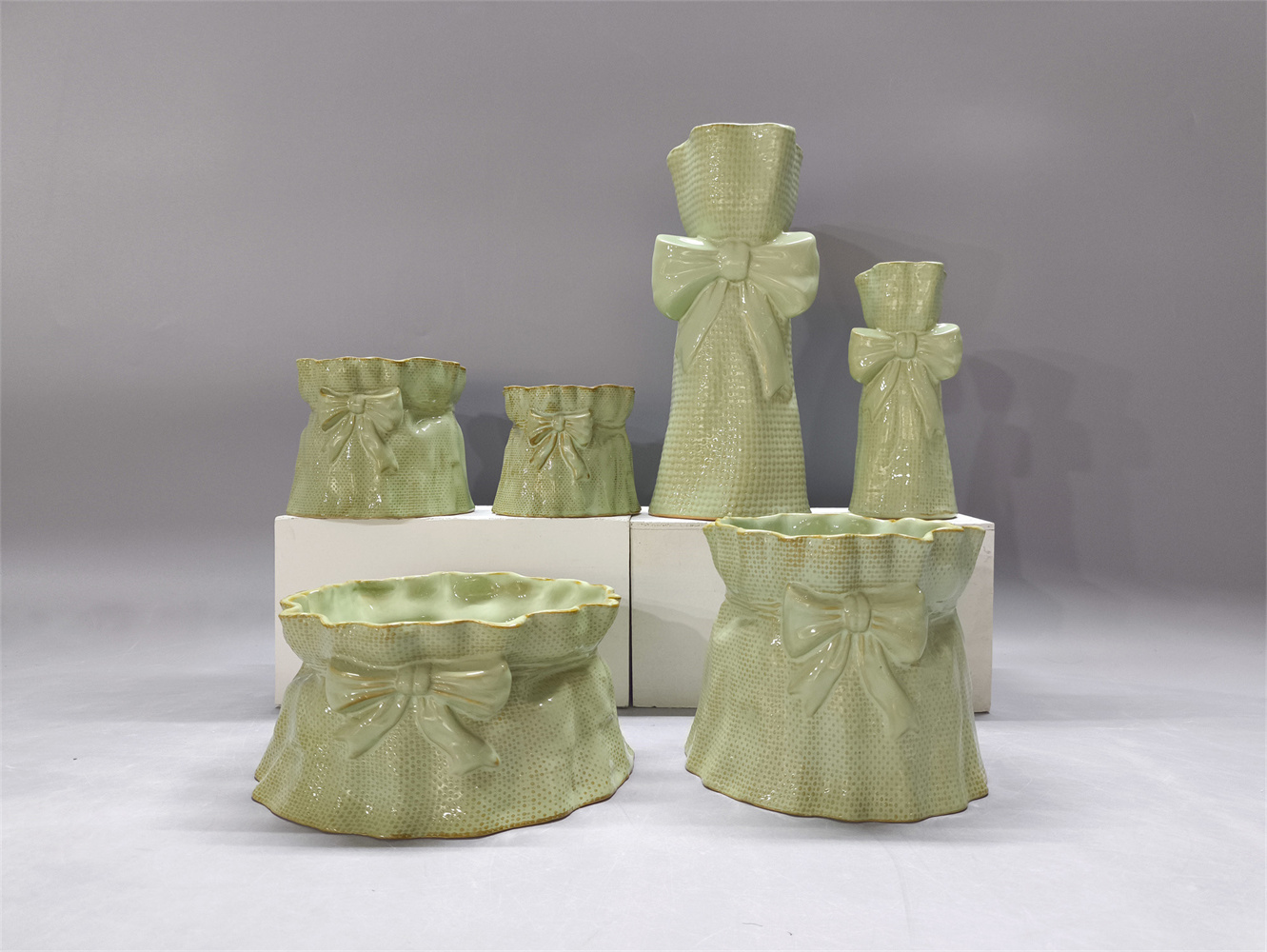 Porcelain Vases Are No Longer Quiet Objects — They Are Doing Commercial Work