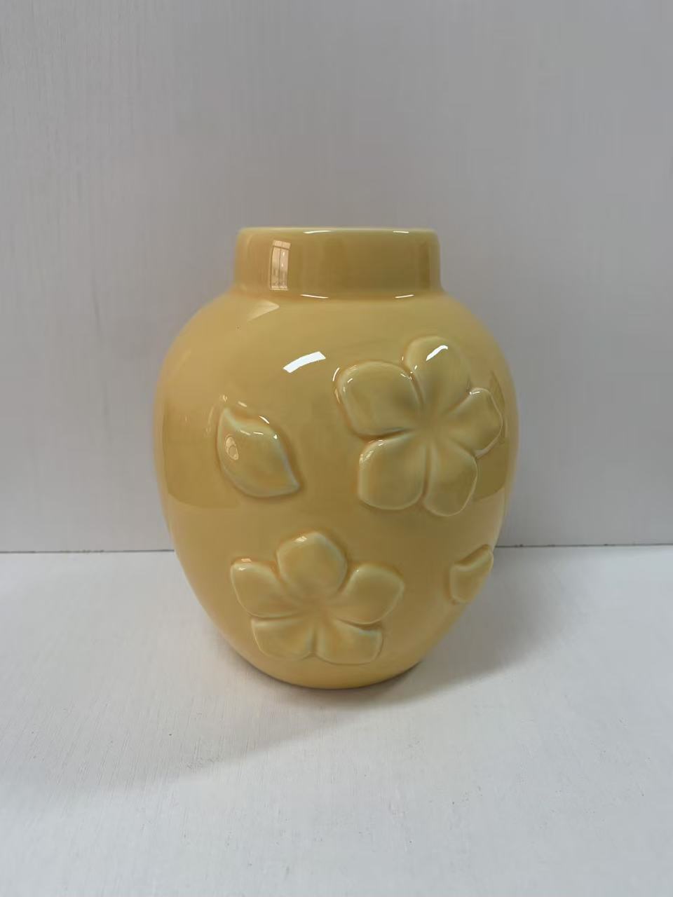 Ceramic Vase Wholesale: A Designer’s Guide for Retail, Hospitality & Luxury Mantels