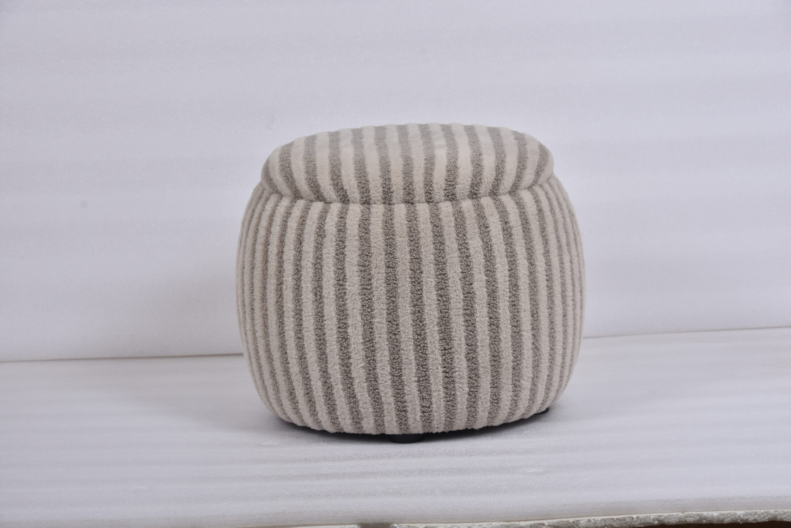 A Good Ottoman Is Not Just a Seat. It Is a Shelf, Style, and Shipping Decision.